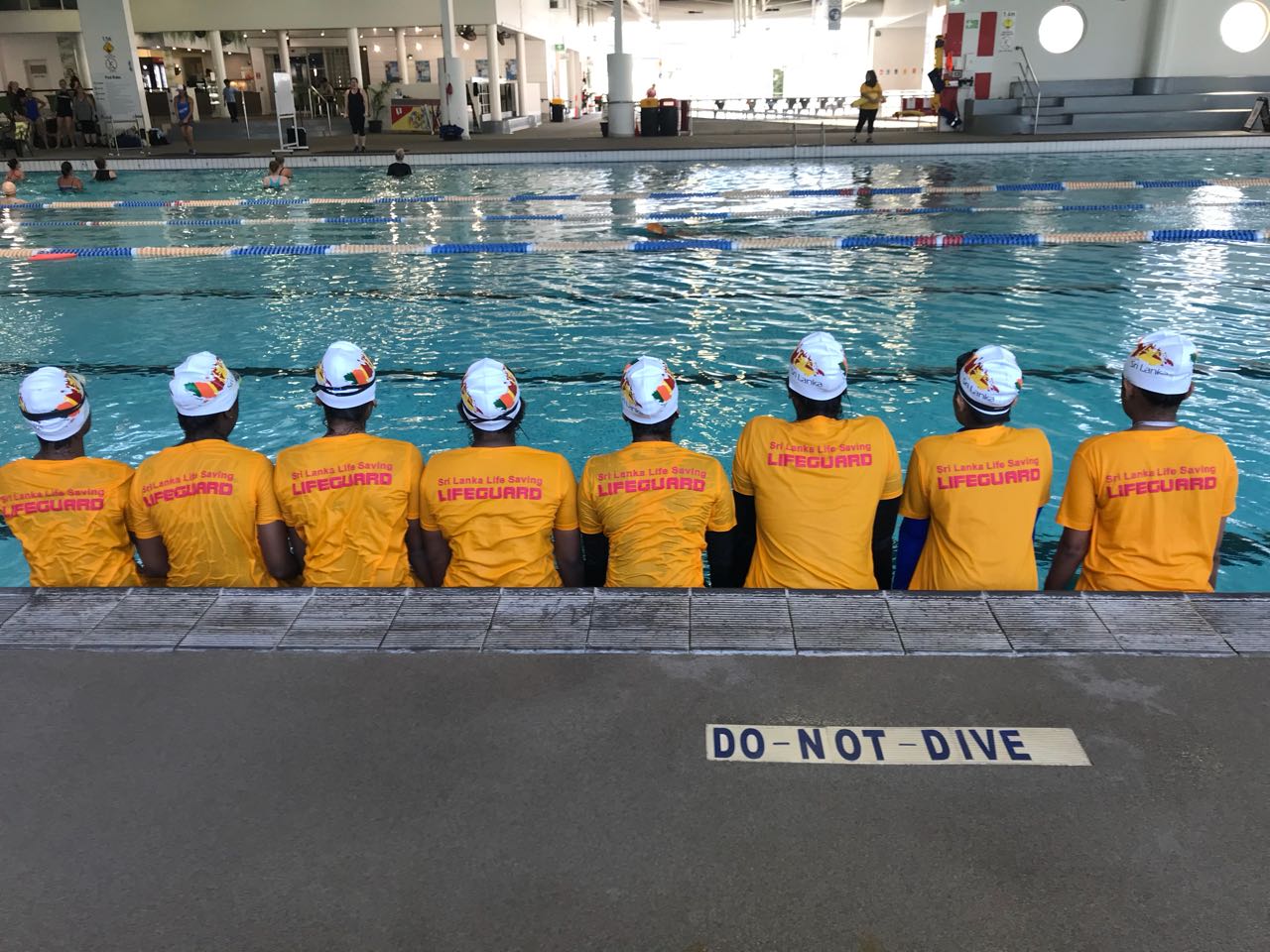 Picture of Sri Lankan lifesavers sitting in a pool